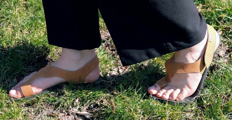 Barfußsandalen aufreten